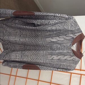 Gray Patterned Sweater with Brown Elbow Patches